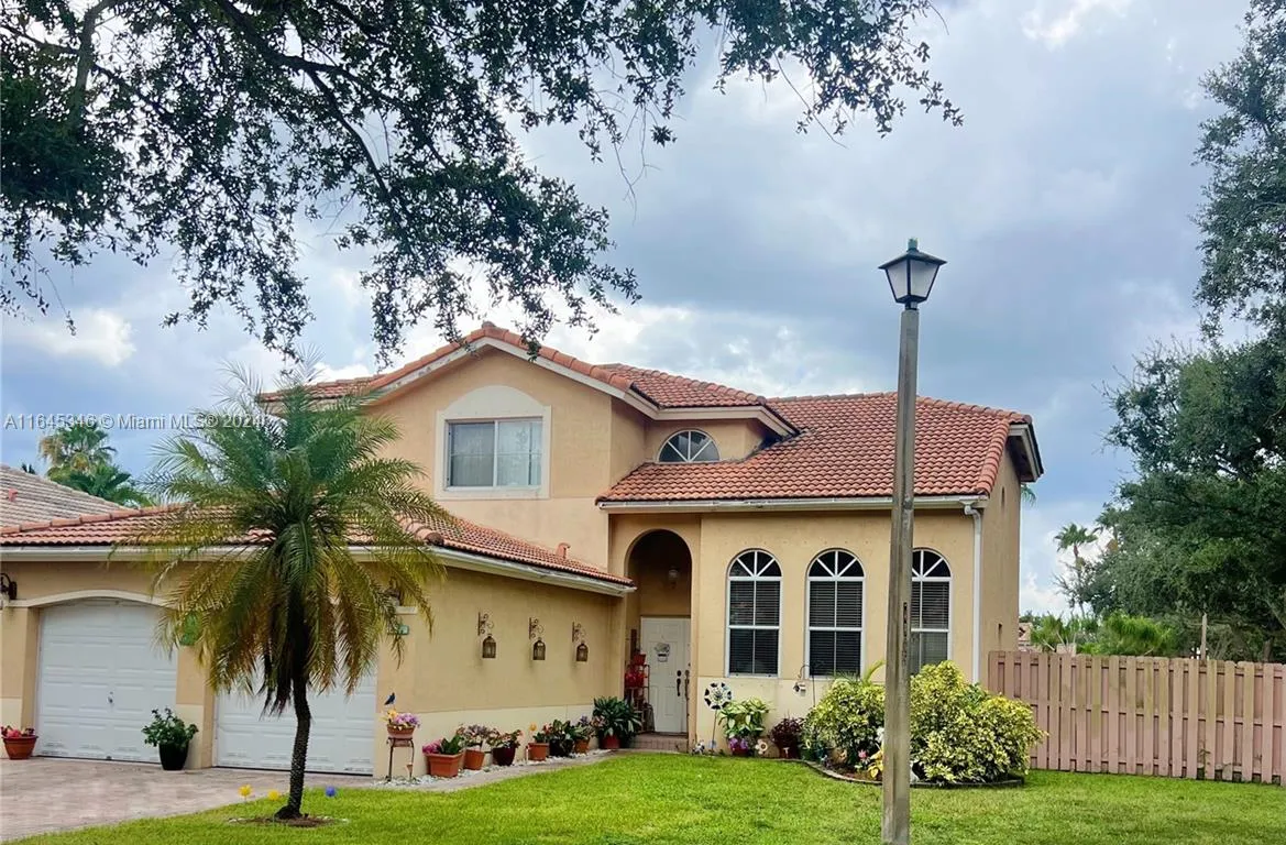 14422 N Royal Cove Cir, Davie FL 33325