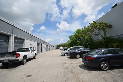 8051 NW 54th St, Doral FL 33166