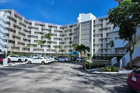 3475 N Country Club Dr # 618, Aventura FL 33180