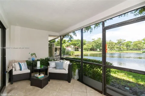 2304 S Cypress Bend Dr # 113, Pompano Beach FL 33069