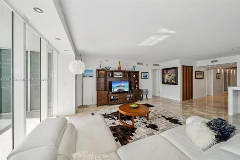 1800 S OCEAN DR # 2401, Hallandale Beach FL 33009