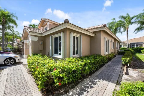 15871 SW 12th St, Pembroke Pines FL 33027