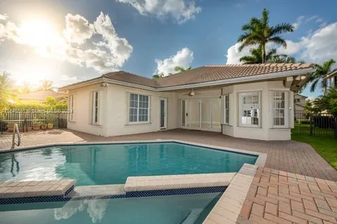 1737 Harbor View Cir, Weston FL 33327