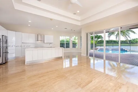 1737 Harbor View Cir, Weston FL 33327