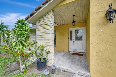 3542 Collin Dr, West Palm Beach FL 33406