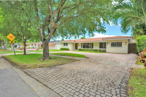 2120 NE 207th St, Miami FL 33179