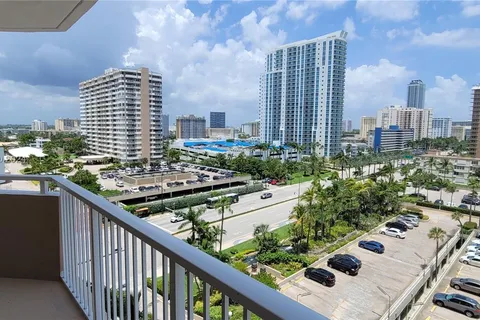 1980 S Ocean Dr # 8K, Hallandale Beach FL 33009