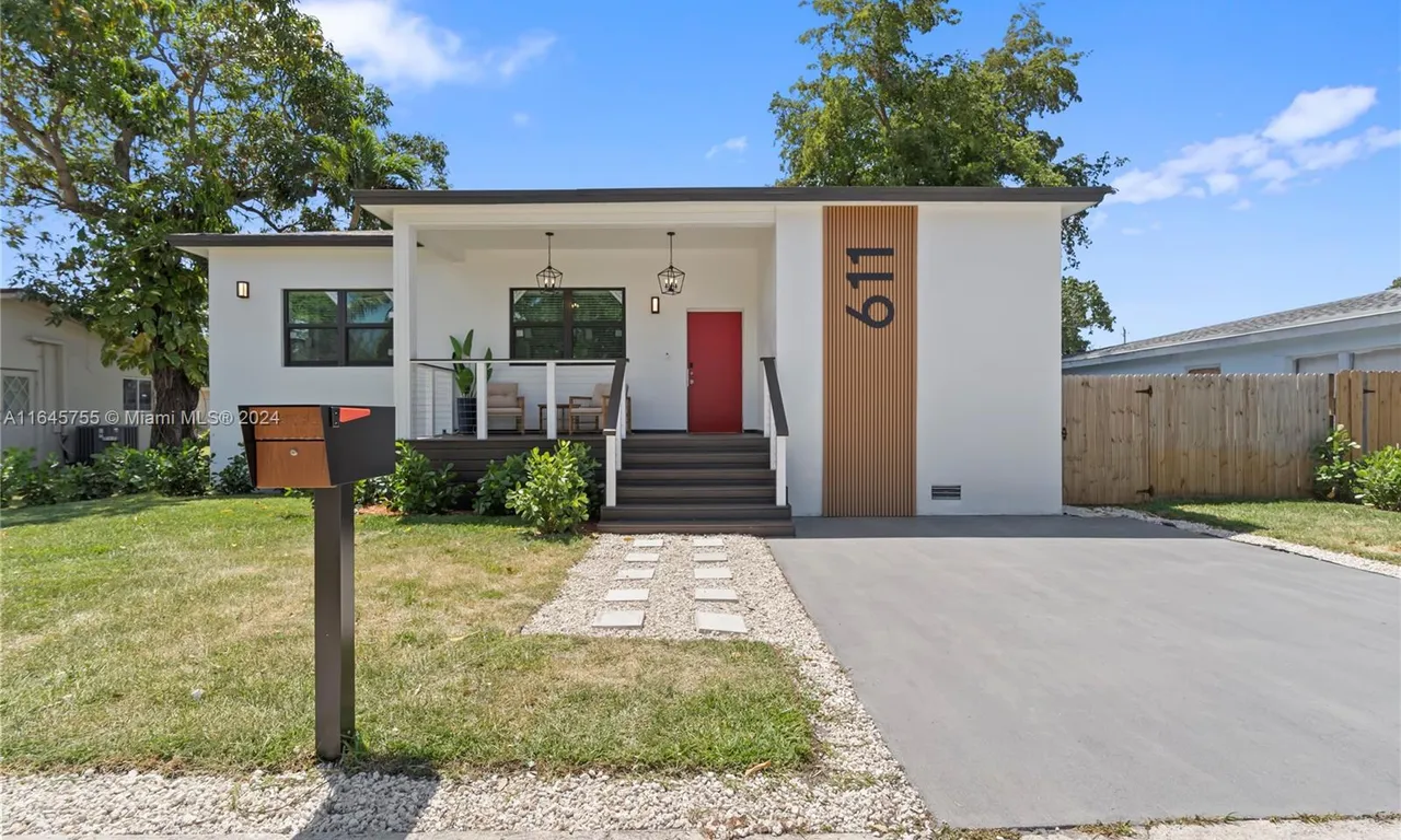 611 SW 4th Ct, Hallandale Beach FL 33009