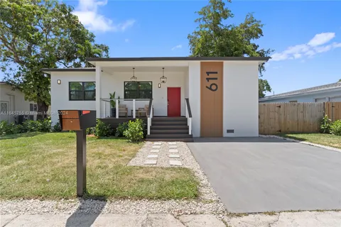 611 SW 4th Ct, Hallandale Beach FL 33009