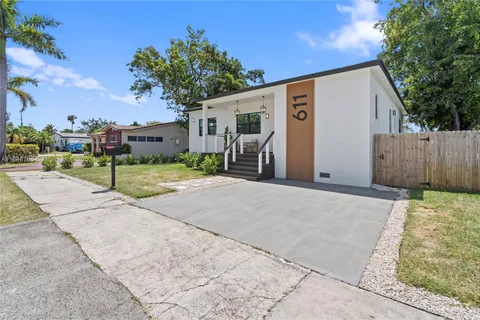 611 SW 4th Ct, Hallandale Beach FL 33009