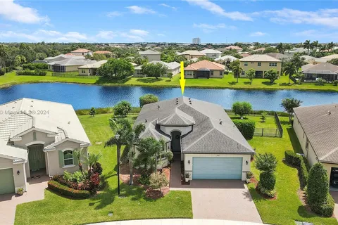 11265 SW Lake Park Dr, Port St. Lucie FL 34987