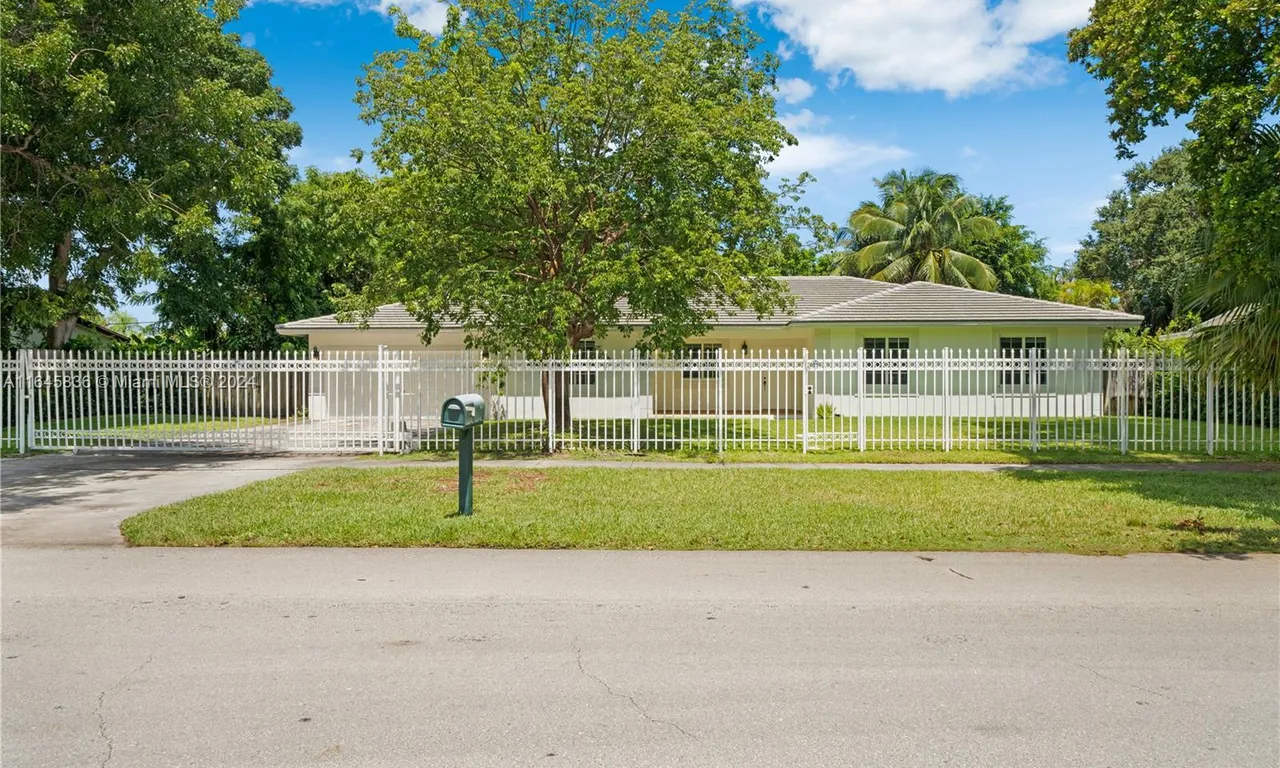 16601 SW 92nd Ave, Palmetto Bay FL 33157