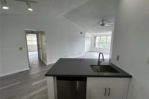 457 Vista Isles Dr # 2122, Sunrise FL 33325