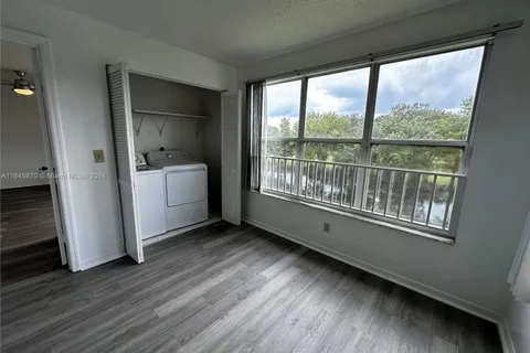 457 Vista Isles Dr # 2122, Sunrise FL 33325