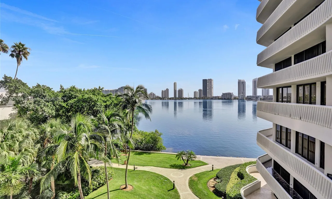 3000 Island Blvd # 403, Aventura FL 33160