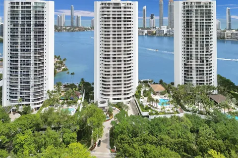 3000 Island Blvd # 403, Aventura FL 33160