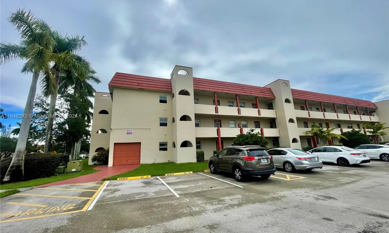 8060 N Sunrise Lakes Dr # 306, Sunrise FL 33322