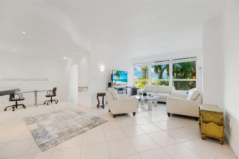 4925 Collins Ave # 3H, Miami Beach FL 33140