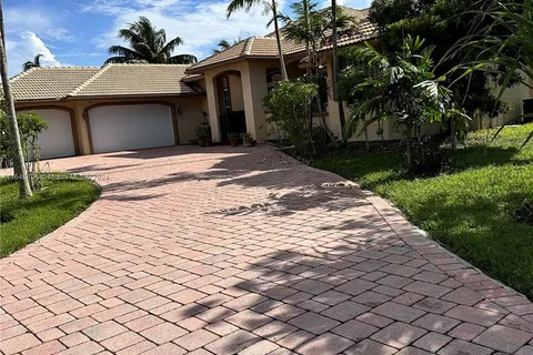 12103 NW 25th St, Plantation FL 33323