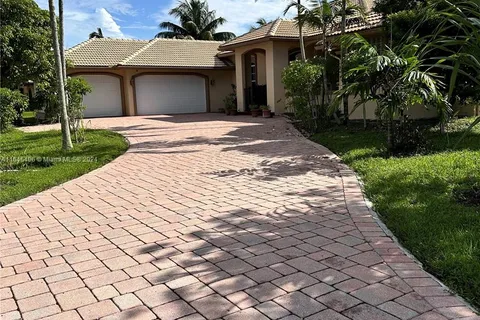 12103 NW 25th St, Plantation FL 33323