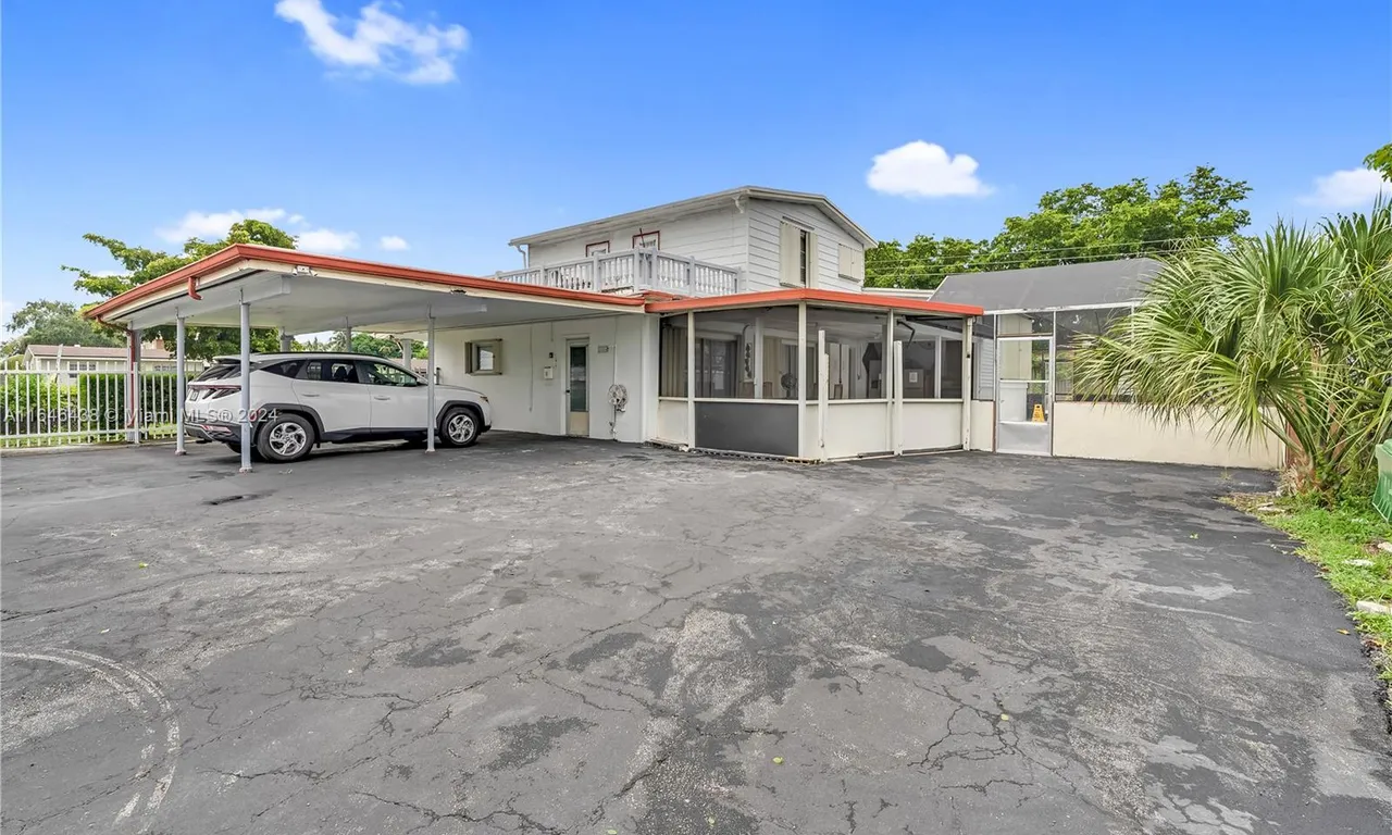 141 Mcarthur Pkwy # 1, Pembroke Pines FL 33024