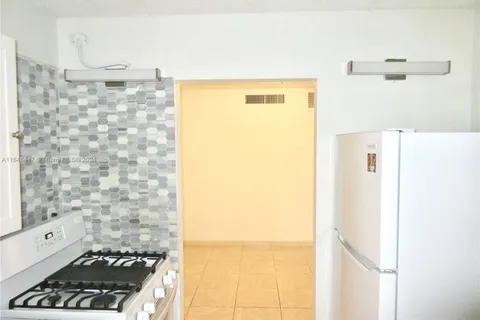 20275 NE 2nd Ave # 8, Miami FL 33179