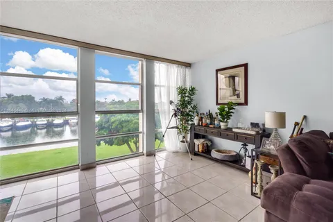 601 Three Islands Blvd # 304, Hallandale Beach FL 33009