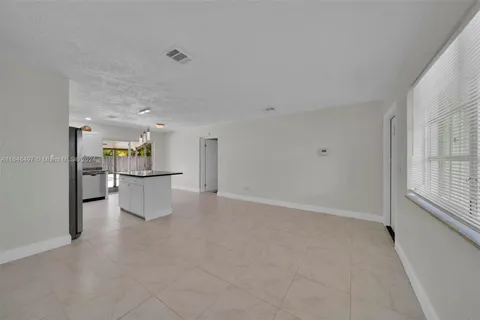 310 NW 38th St, Deerfield Beach FL 33064