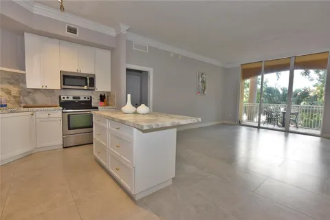 3001 NE 185th St # 325, Aventura FL 33180