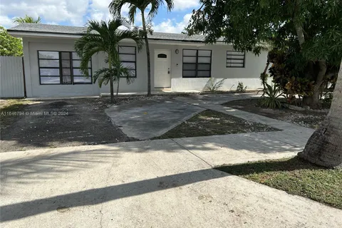 735 W 73rd PL, Hialeah FL 33014