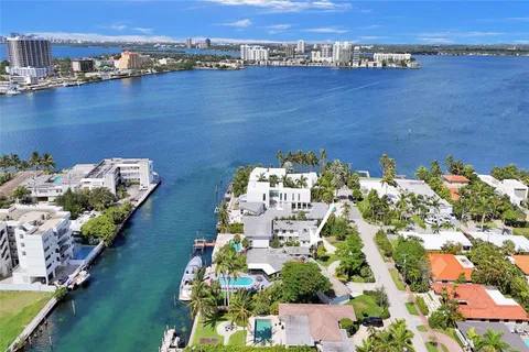 1020 S Shore Dr, Miami Beach FL 33141