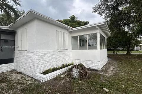 205 Seaman Ave, Opa-Locka FL 33054