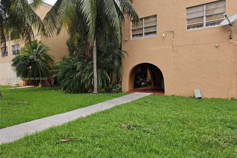 1305 W 53rd St # 429, Hialeah FL 33012