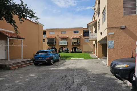 1305 W 53rd St # 429, Hialeah FL 33012