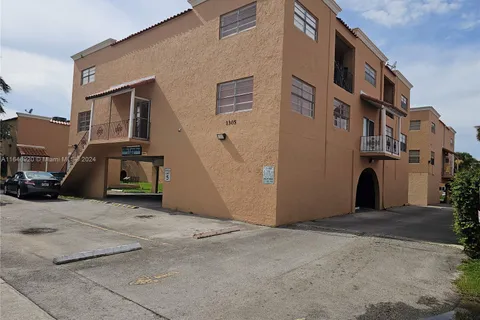 1305 W 53rd St # 429, Hialeah FL 33012