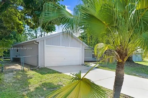 112 SE vin rose, Palm Bay FL 32909