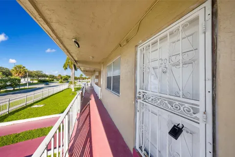 301 NW 177th St # 201, Miami Gardens FL 33169