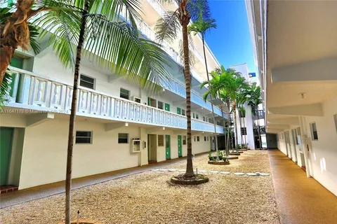 330 SE 2nd St # 103G, Hallandale Beach FL 33009