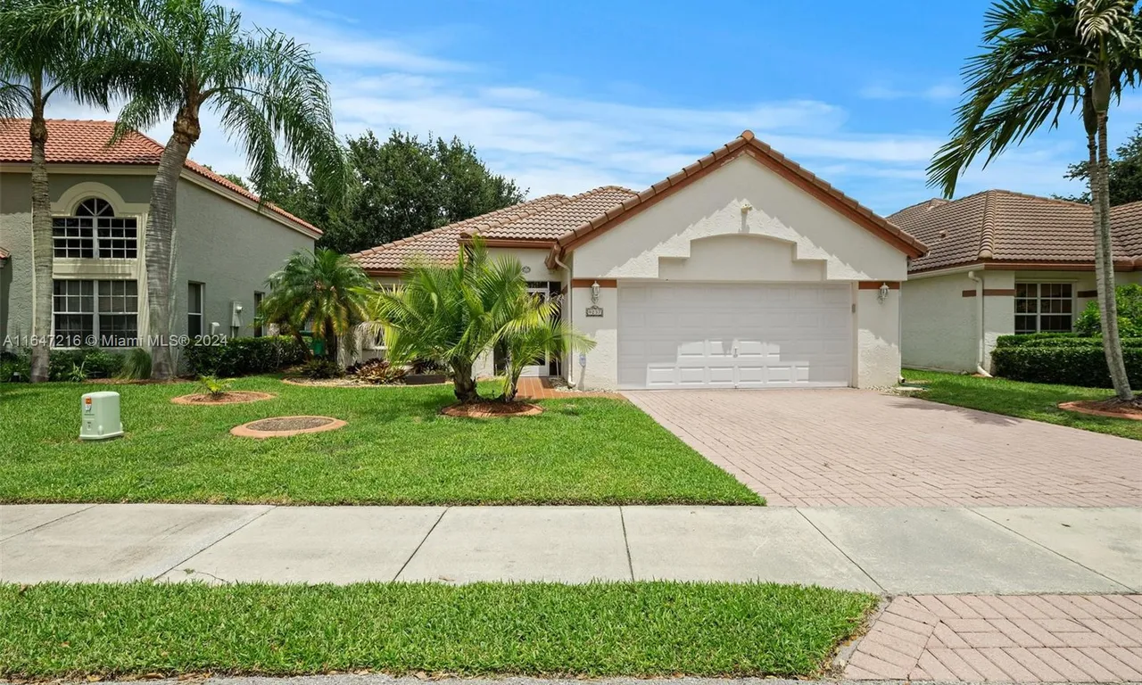 9237 Magnolia Ct, Davie FL 33328