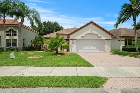 9237 Magnolia Ct, Davie FL 33328