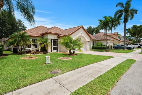 9237 Magnolia Ct, Davie FL 33328