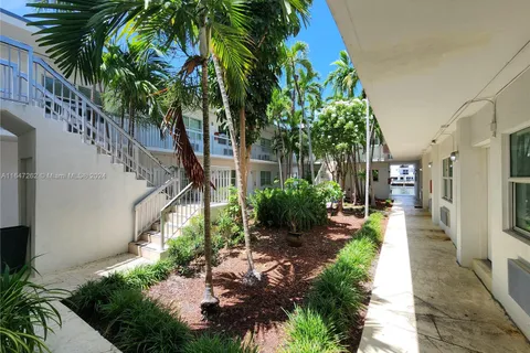 8080 Tatum Waterway Dr # 26, Miami Beach FL 33141