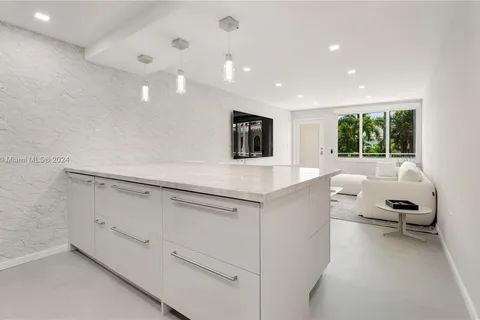 405 N Hibiscus Dr # 203, Miami Beach FL 33139