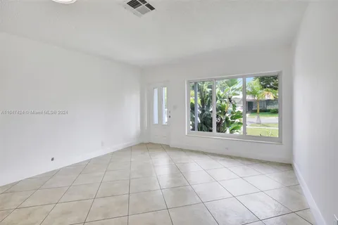 34 SE 14th St, Dania Beach FL 33004