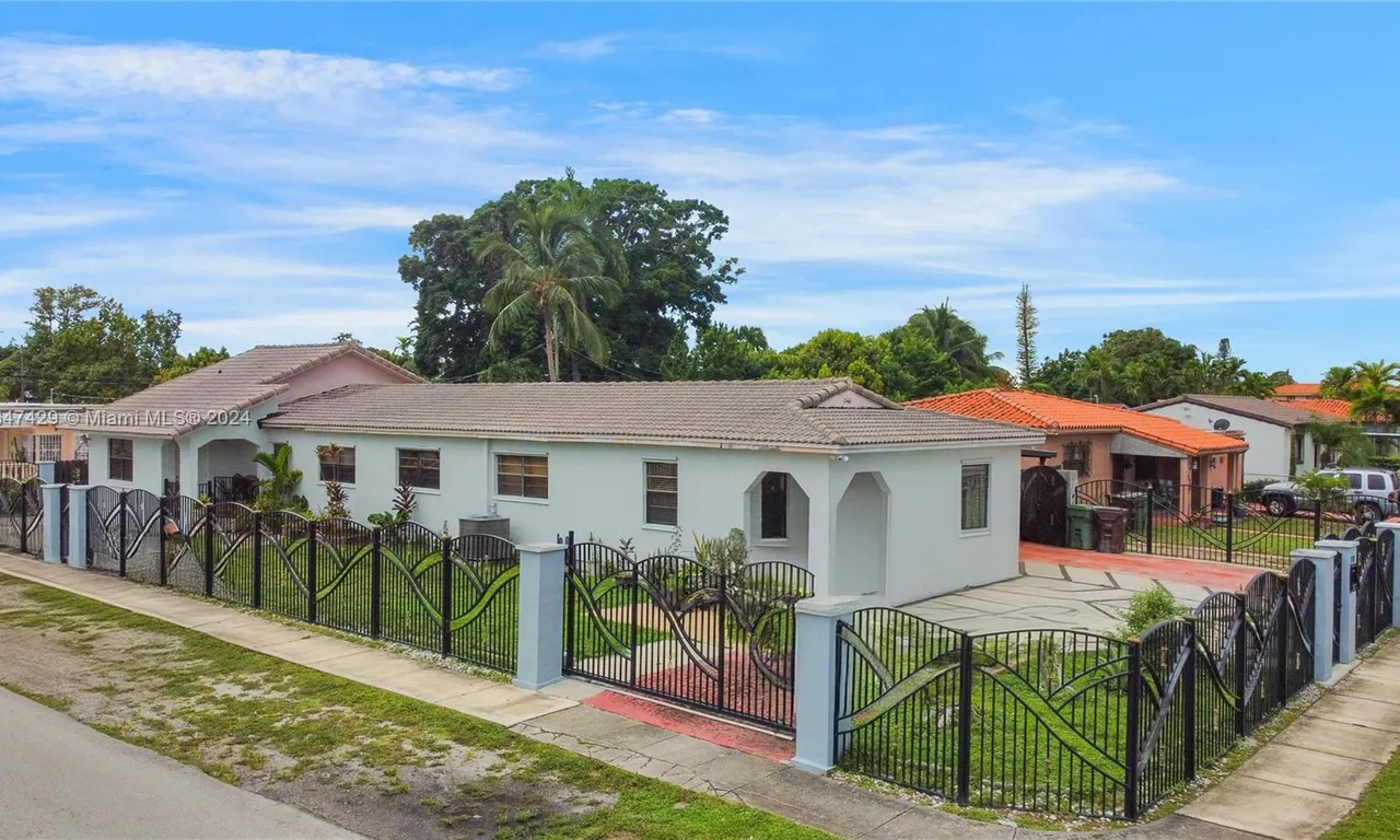 110 43rd St, Hialeah FL 33012