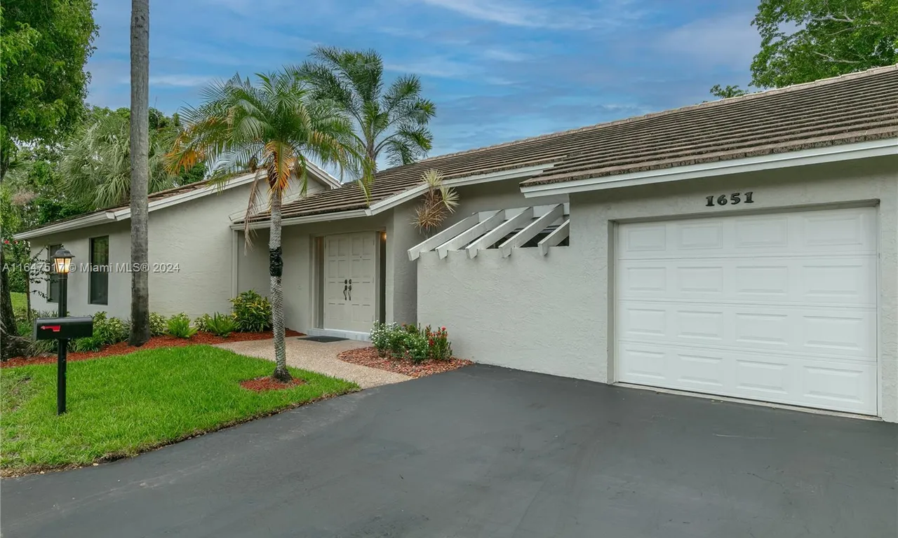 1651 Riverwood Ln, Coral Springs FL 33071