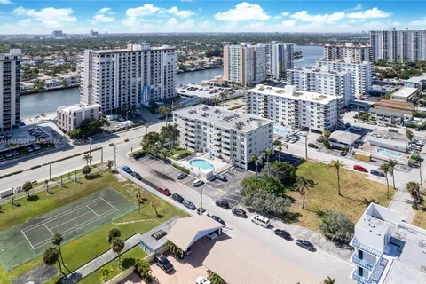 1901 S Ocean Dr # 303, Hollywood FL 33019