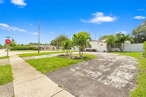 1498 NE 175th St, North Miami Beach FL 33162