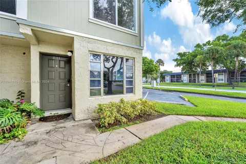 8111 Lagos De Campo Blvd # 2, Tamarac FL 33321