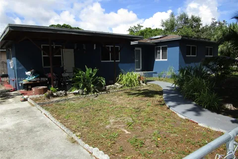 205 NW 121st St, North Miami FL 33168